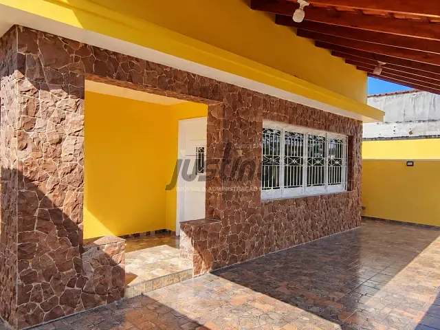 Casa com 260m² 3 quartos e 1 banheiro, para alugar, no bairro Vila São Paulo em Itanhaém
