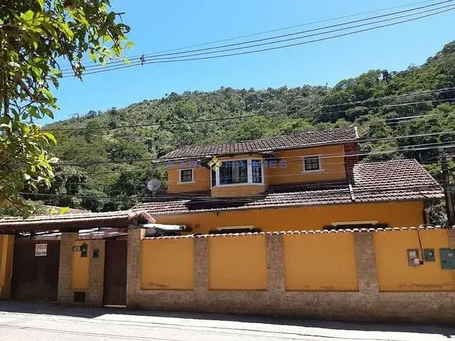 Casa com 622m² 4 quartos e 5 banheiros, à venda, no bairro Pedro do Rio em Petrópolis