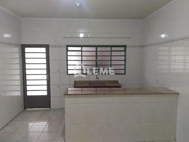 Casa com 300m² 3 quartos e 1 banheiro, à venda, no bairro Jardim Primavera em Mococa