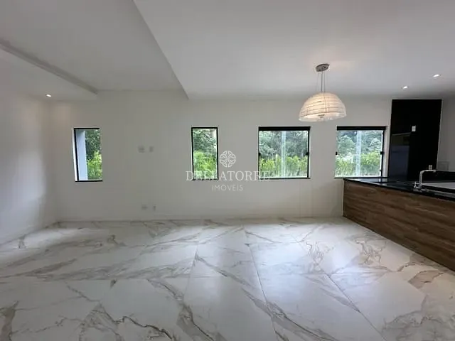 Casa com 388m² 3 quartos e 2 banheiros, à venda, no bairro Green Valley em Teresópolis