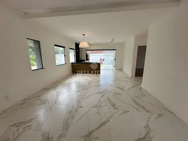 Casa com 388m² 3 quartos e 2 banheiros, à venda, no bairro Green Valley em Teresópolis