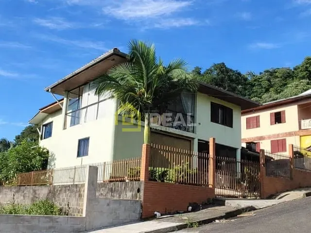 Casa 3 quartos e 2 banheiros, à venda, no bairro Floresta em Concórdia