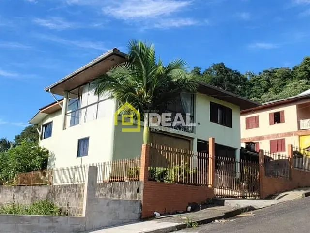 Casa 3 quartos e 2 banheiros, à venda, no bairro Floresta em Concórdia