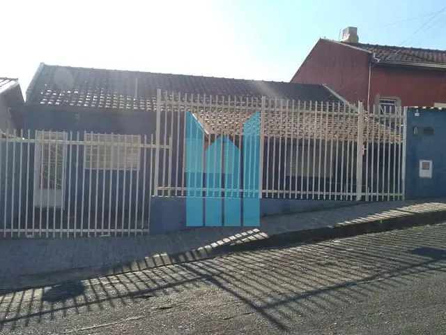 Casa com 210m² 3 quartos e 1 banheiro, à venda, no bairro Vila Caio Junqueira em Poços de Caldas