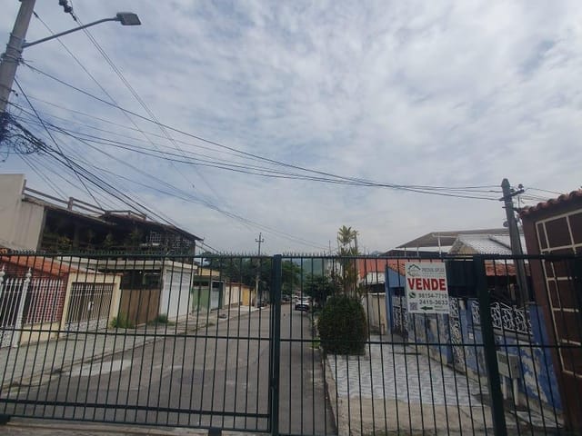 Casa 4 quartos e 2 banheiros, à venda, no bairro Senador Camará em Rio de Janeiro