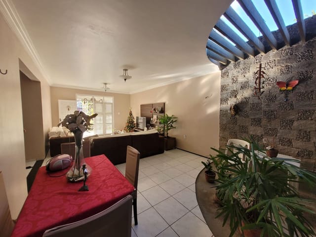 Casa com 280m² 7 quartos e 6 banheiros, à venda, no bairro Parquelândia em Fortaleza
