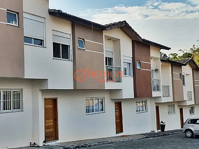 Casa 3 quartos e 3 banheiros, para alugar, no bairro Centro em Guararema