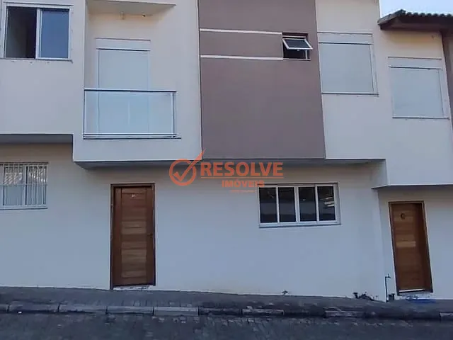 Casa 3 quartos e 3 banheiros, para alugar, no bairro Centro em Guararema