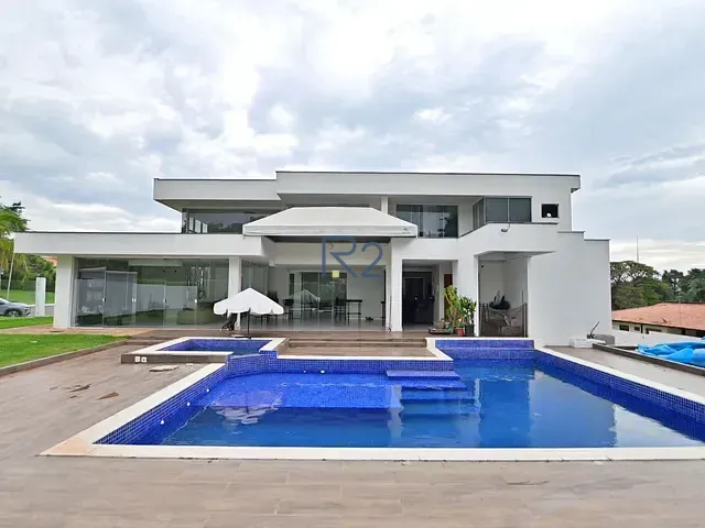 Casa com 2500m², à venda, no bairro Park Way em Brasília