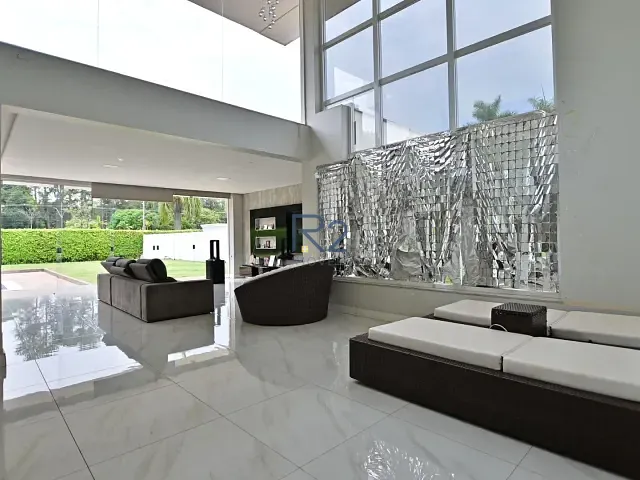 Casa com 2500m², à venda, no bairro Park Way em Brasília
