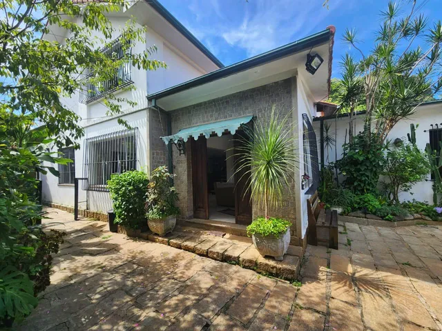 Casa à venda, no bairro Mosela em Petrópolis