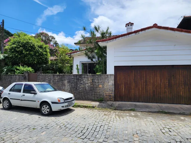 Casa à venda, no bairro Mosela em Petrópolis