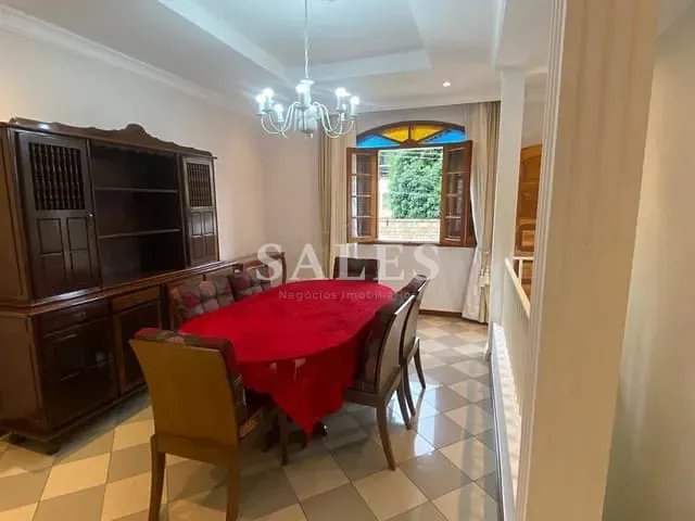 Casa com 351m² 6 quartos e 7 banheiros, à venda, no bairro Santa Cecília em Juiz de Fora