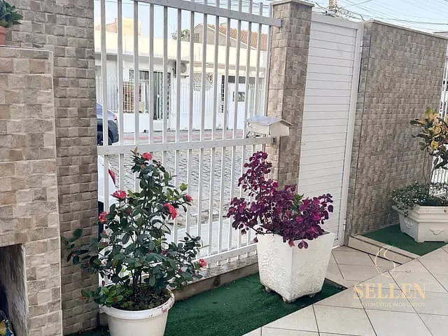 Casa 4 quartos e 2 banheiros, para alugar, no bairro Centro em Balneário Camboriú