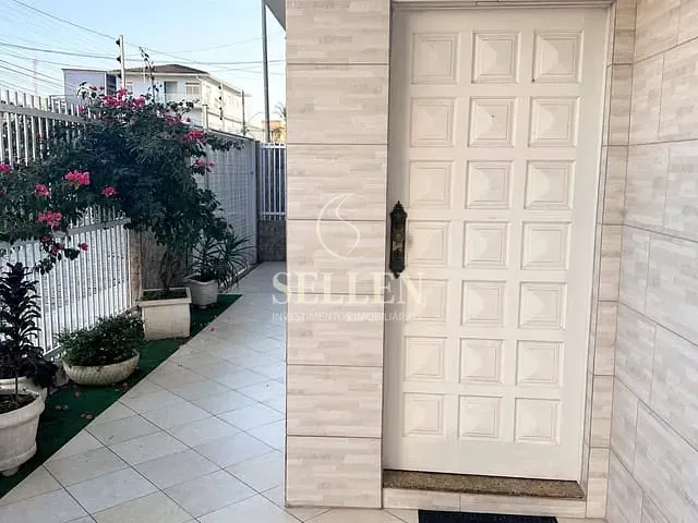 Casa 4 quartos e 2 banheiros, para alugar, no bairro Centro em Balneário Camboriú