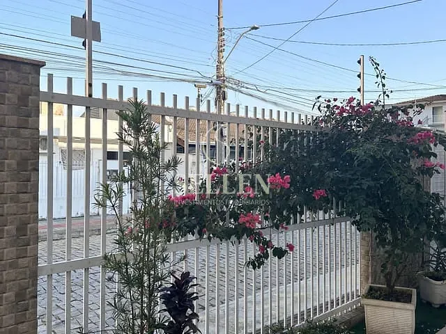 Casa 4 quartos e 2 banheiros, para alugar, no bairro Centro em Balneário Camboriú