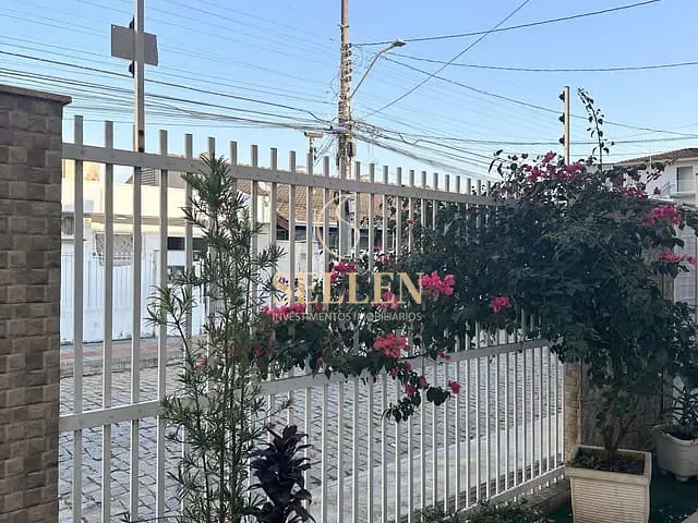 Casa 4 quartos e 2 banheiros, para alugar, no bairro Centro em Balneário Camboriú