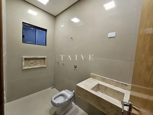 Casa 3 quartos e 1 banheiro, à venda, no bairro Parque Residencial Joaquim Toledo Piza em Londrina