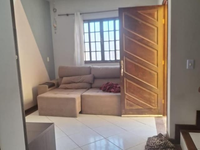 Casa com 146m² 2 quartos e 3 banheiros, para alugar, no bairro Ouro Verde em Rio das Ostras