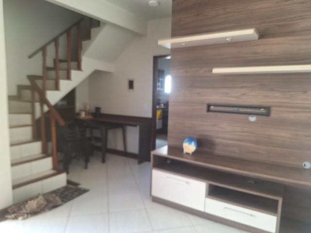 Casa com 146m² 2 quartos e 3 banheiros, para alugar, no bairro Ouro Verde em Rio das Ostras