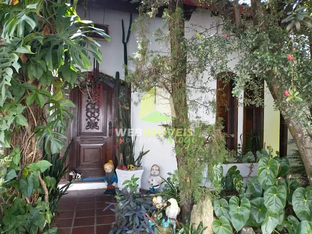 Casa com 446m², à venda, no bairro Vila Mogilar em Mogi das Cruzes