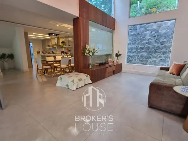 Casa com 450m² 5 quartos e 5 banheiros, à venda, no bairro Fradinhos em Vitória