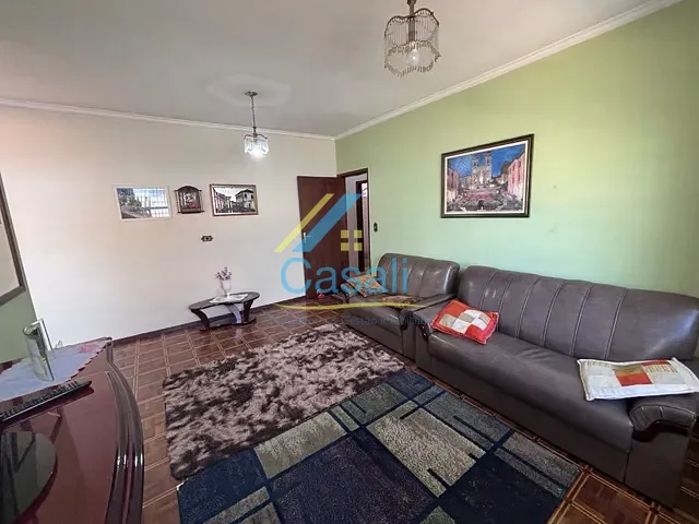 Casa com 300m² 3 quartos e 2 banheiros, à venda, no bairro Centro em São Roque