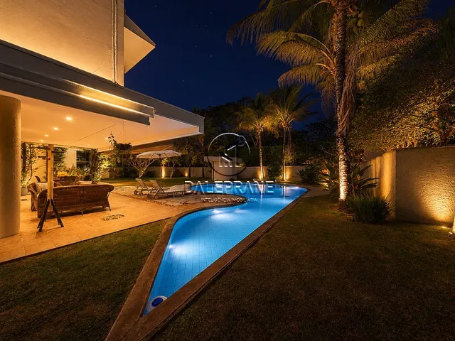 Casa com 2500m² 4 quartos e 7 banheiros, à venda, no bairro Park Way em Brasília
