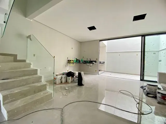 Casa com 120m² 3 quartos e 4 banheiros, à venda, no bairro Jardim Amália em Volta Redonda