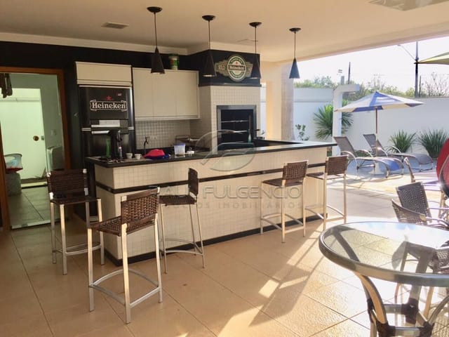 Casa com 500m² 4 quartos e 6 banheiros, à venda, no bairro Sun Lake Residence em Londrina