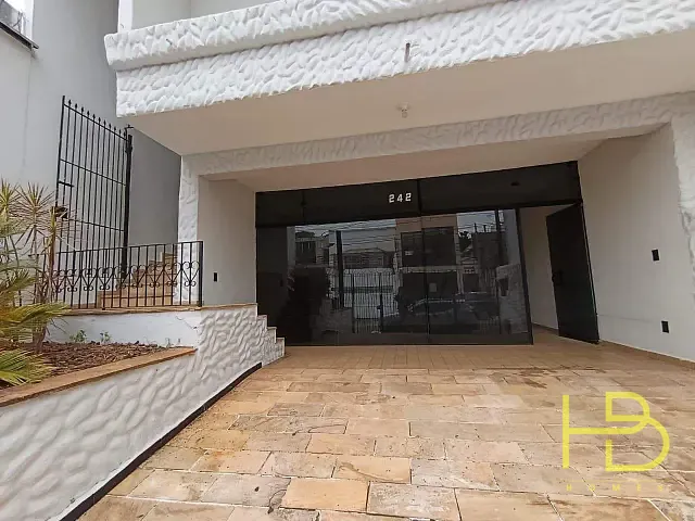 Casa 4 quartos e 3 banheiros, à venda ou para alugar, no bairro Centro em Sorocaba