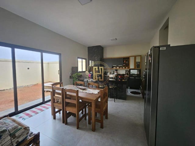 Casa com 450m², à venda, no bairro Jardim Montreal em Nova Mutum