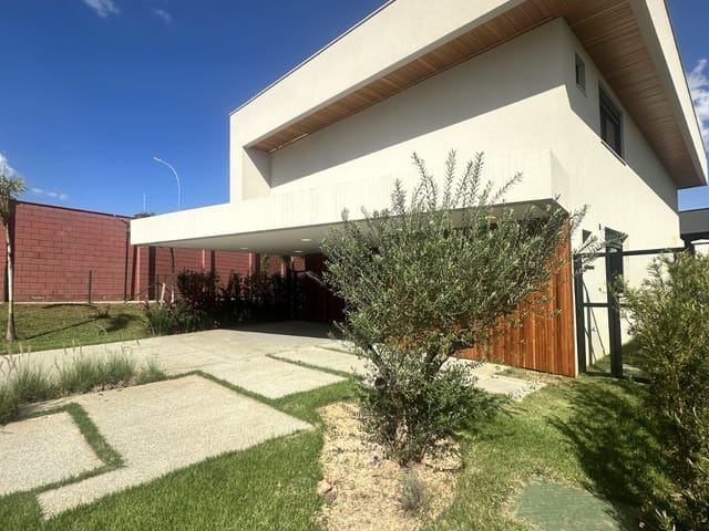Casa com 420m² 4 quartos e 5 banheiros, à venda, no bairro Jardins Bolonha em Senador Canedo