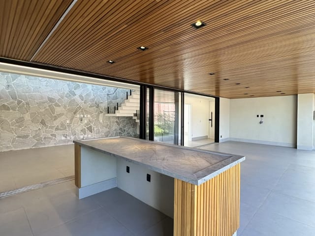Casa com 420m² 4 quartos e 5 banheiros, à venda, no bairro Jardins Bolonha em Senador Canedo