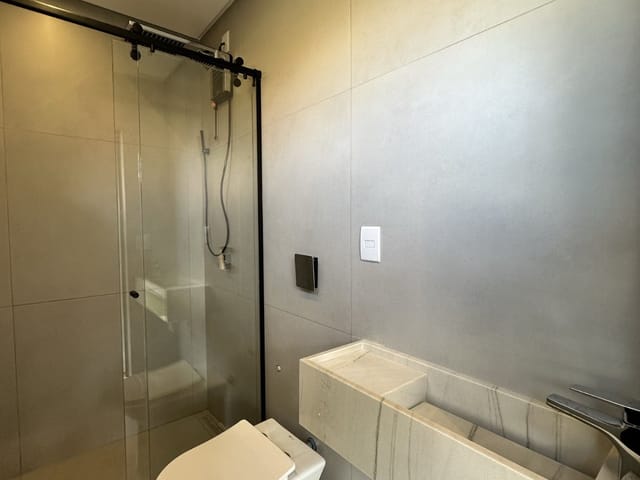 Casa com 420m² 4 quartos e 5 banheiros, à venda, no bairro Jardins Bolonha em Senador Canedo