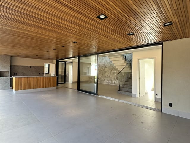 Casa com 420m² 4 quartos e 5 banheiros, à venda, no bairro Jardins Bolonha em Senador Canedo