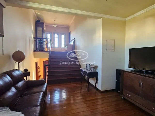 Casa com 973m² 4 quartos e 4 banheiros, à venda, no bairro Jardim Brasília em Resende