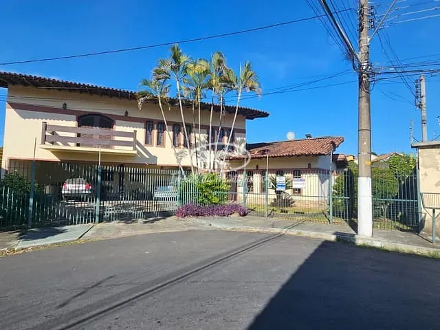 Casa com 973m² 4 quartos e 4 banheiros, à venda, no bairro Jardim Brasília em Resende