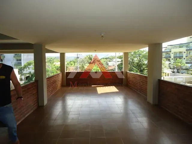 Casa com 580m² 4 quartos e 3 banheiros, à venda, no bairro Itaipu em Niterói