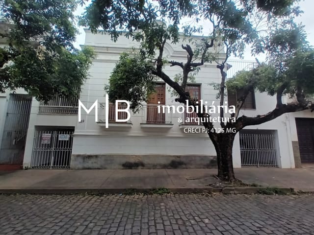 Casa com 295m² 5 quartos e 3 banheiros, à venda, no bairro CENTRO em CATAGUASES