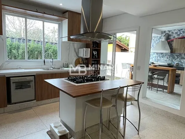 Casa com 303m² 4 quartos e 6 banheiros, à venda, no bairro Alphaville em Santana de Parnaíba