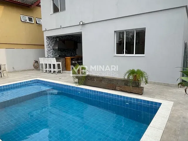 Casa com 303m² 4 quartos e 6 banheiros, à venda, no bairro Alphaville em Santana de Parnaíba