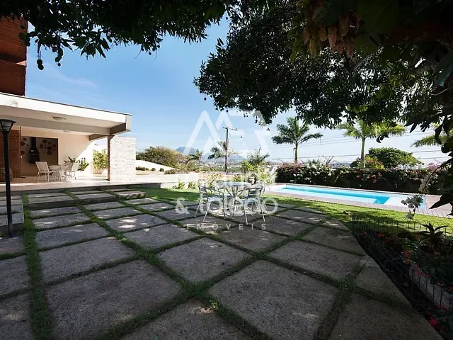 Casa com 1080m² 4 quartos e 6 banheiros, à venda, no bairro São Judas Tadeu em Guarapari