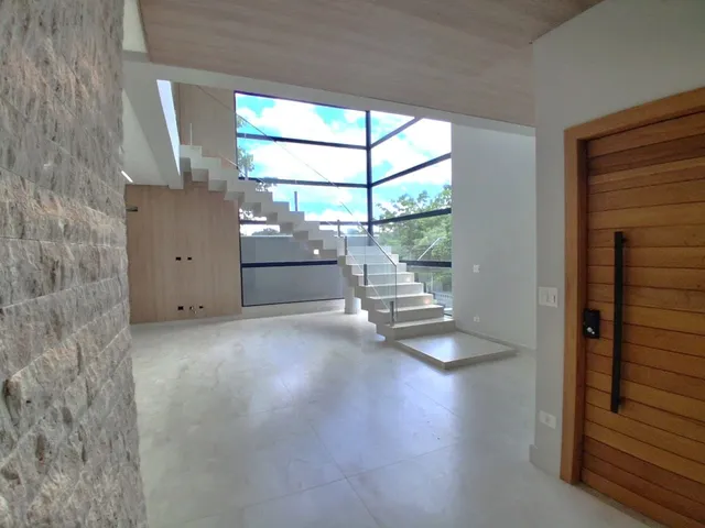 Casa com 360m² 3 quartos e 5 banheiros, à venda, no bairro Condomínio Ville Campestre em Londrina