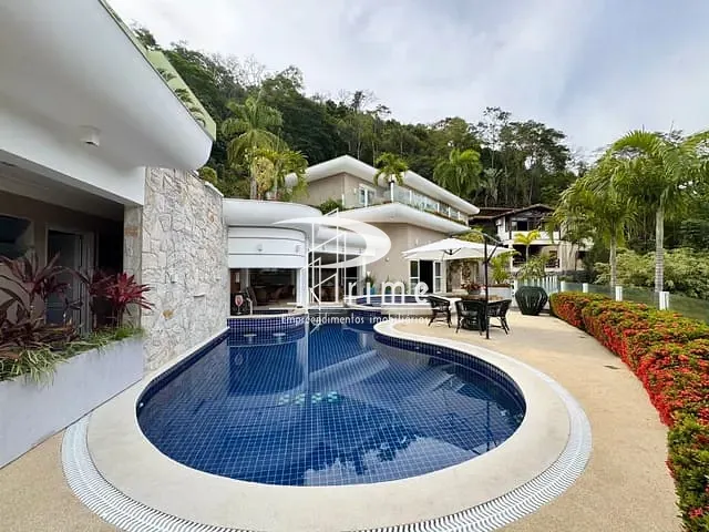 Casa com 1100m² 5 quartos e 11 banheiros, à venda, no bairro Piratininga em Niterói