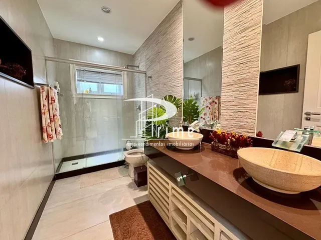 Casa com 1100m² 5 quartos e 11 banheiros, à venda, no bairro Piratininga em Niterói