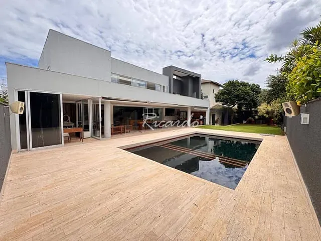 Casa com 874m² 4 quartos e 6 banheiros, à venda, no bairro Jardins Mônaco em Aparecida de Goiânia