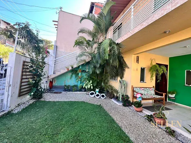 Casa com 270m² 4 quartos e 2 banheiros, à venda, no bairro Ariribá em Balneário Camboriú