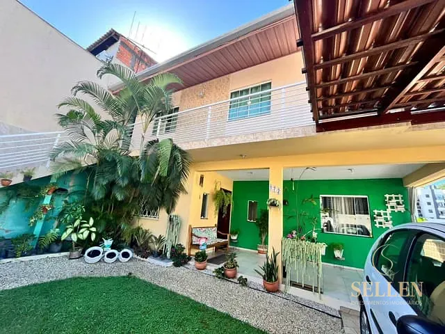 Casa com 270m² 4 quartos e 2 banheiros, à venda, no bairro Ariribá em Balneário Camboriú