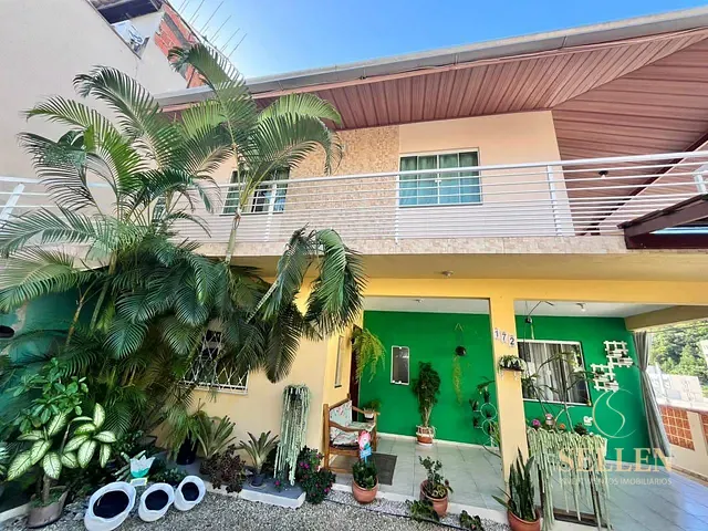 Casa com 270m² 4 quartos e 2 banheiros, à venda, no bairro Ariribá em Balneário Camboriú
